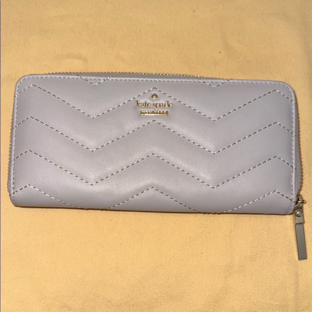 NEW Kate Spade Light Gray Chevron Wallet